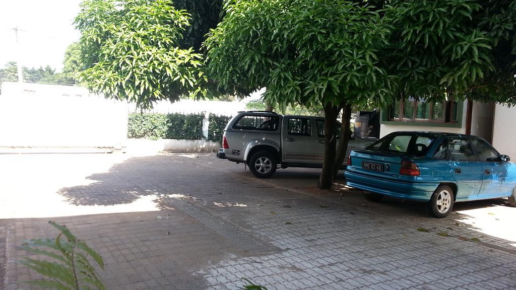 Marumadi Planeta Mocambique S. Vincente de Paulo Buitenkant foto