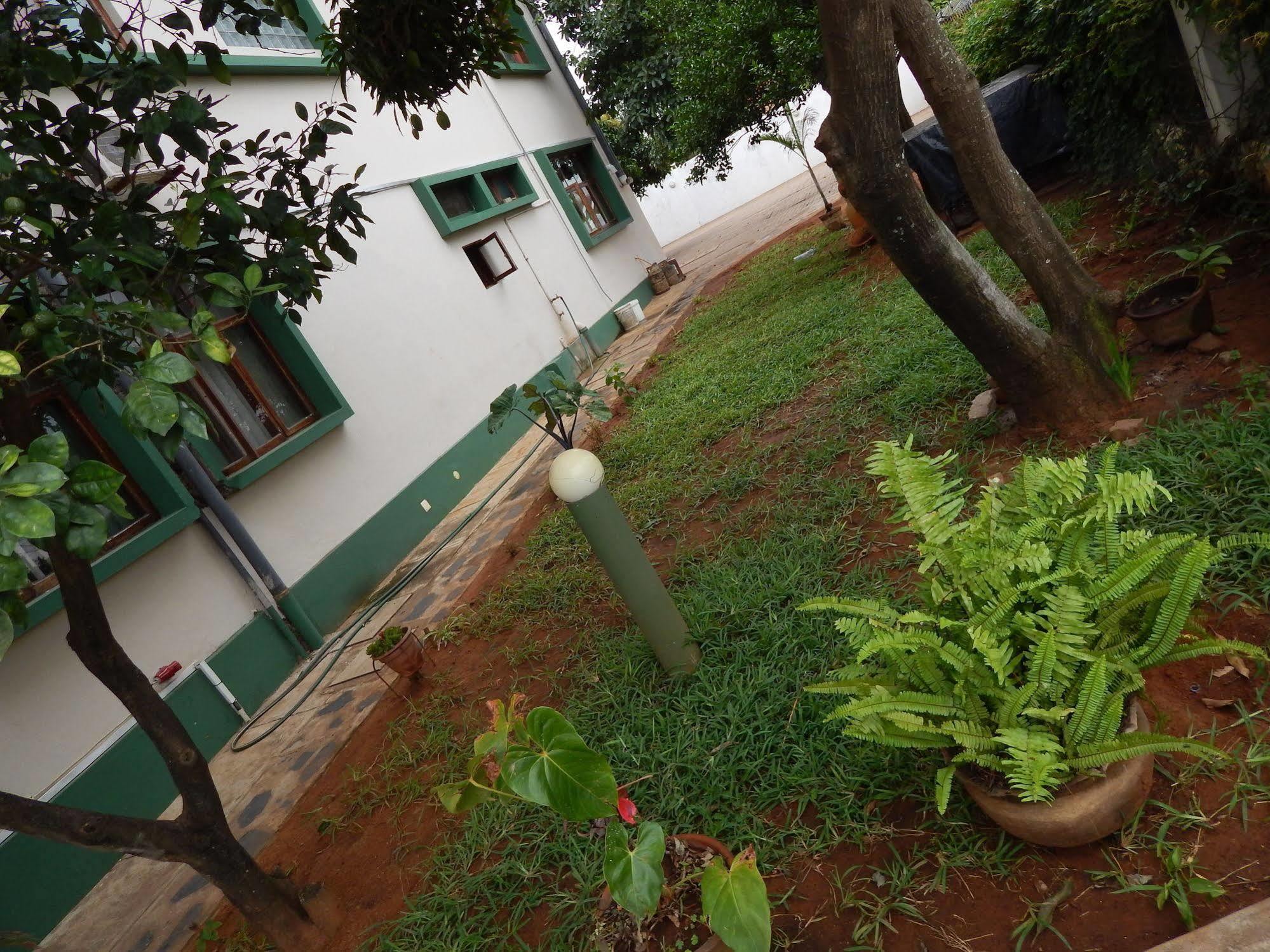 Marumadi Planeta Mocambique S. Vincente de Paulo Buitenkant foto